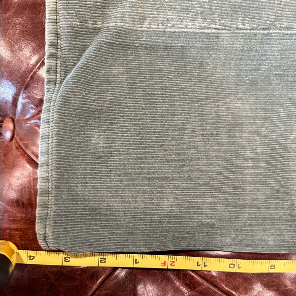 LEVIS GREEN CORDUROY PANTS. COLOR: GREEN. SIZE: APPROX 30 - Picture 6 of 7